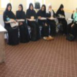 طلاب خواهر در کلاس درس